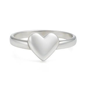 Anillo de plata 925 con acabado minimalista, sin piedra, diseño sencillo con líneas