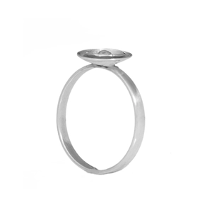 Anillo Semilla confeccionado en plata 925, diseño minimalista con detalle superior en forma de semilla.