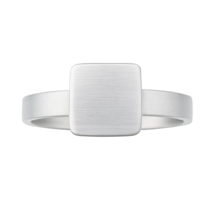 Anillo Tawa de plata 925, con diseño cuadrado minimalista y acabado pulido.