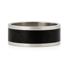 Anillo de plata 925 con franja central de madera ébano, diseño elegante y contemporáneo para hombre y mujer.