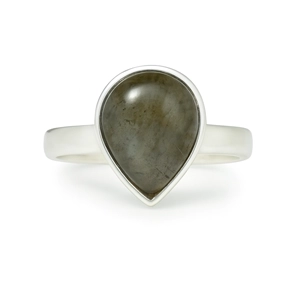 nillo de plata 925 con piedra labradorita en forma de gota, engarce a bisel.